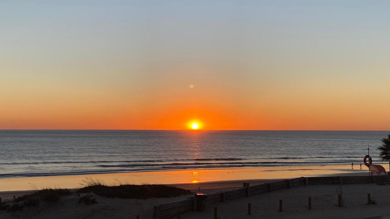 Rock'S Beach Spot Front Costa da Caparica Esterno foto