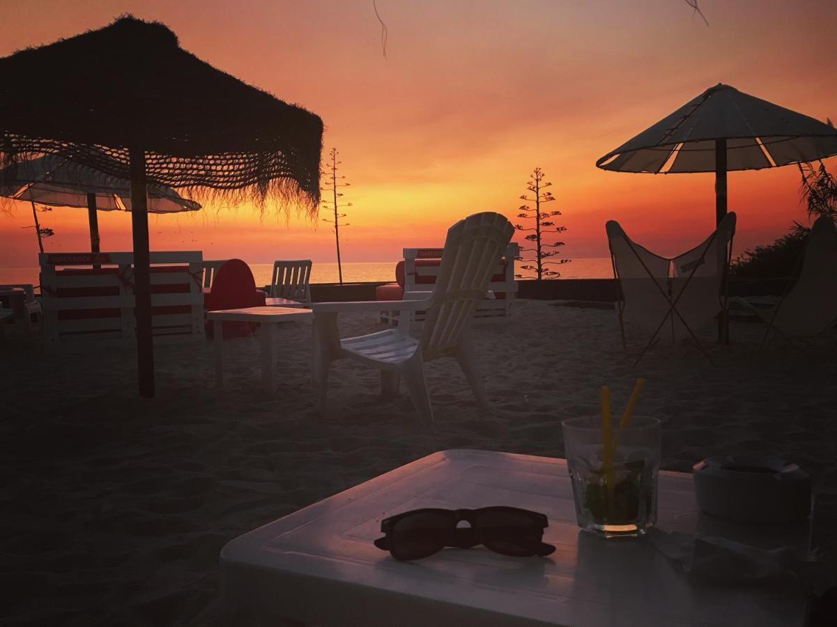Rock'S Beach Spot Front Costa da Caparica Esterno foto