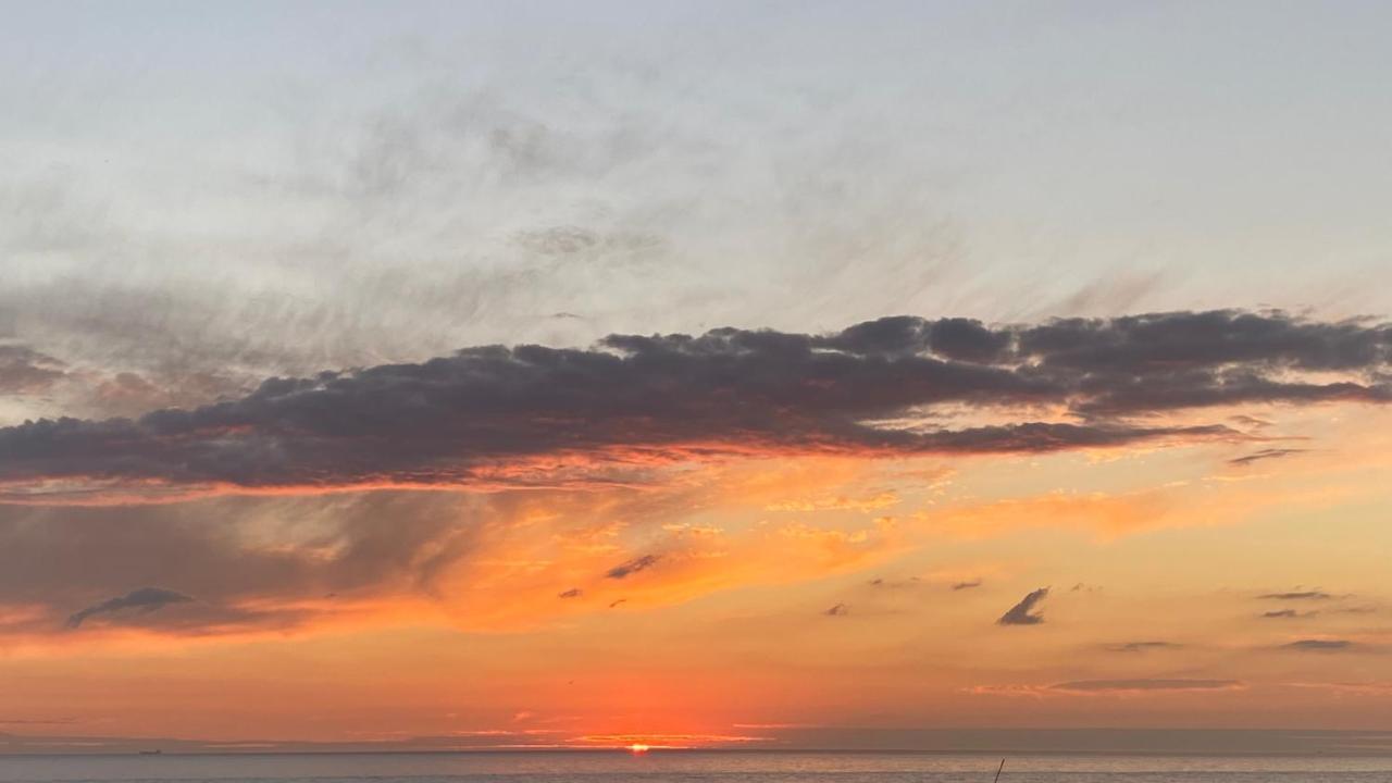 Rock'S Beach Spot Front Costa da Caparica Esterno foto