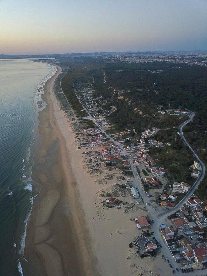 Rock'S Beach Spot Front Costa da Caparica Esterno foto